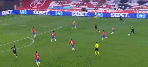 湖人三连胜！詹姆斯30+8+8，赛后老詹抱住墨菲，小乔丹去找东契奇