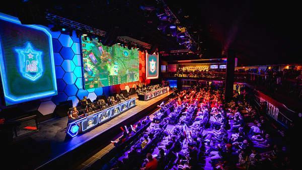 卢克曼与加 卢克曼与加