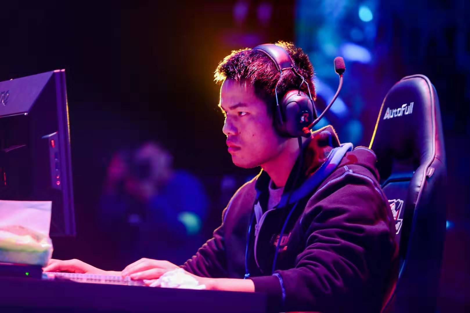 手往往不仅 手往往不仅