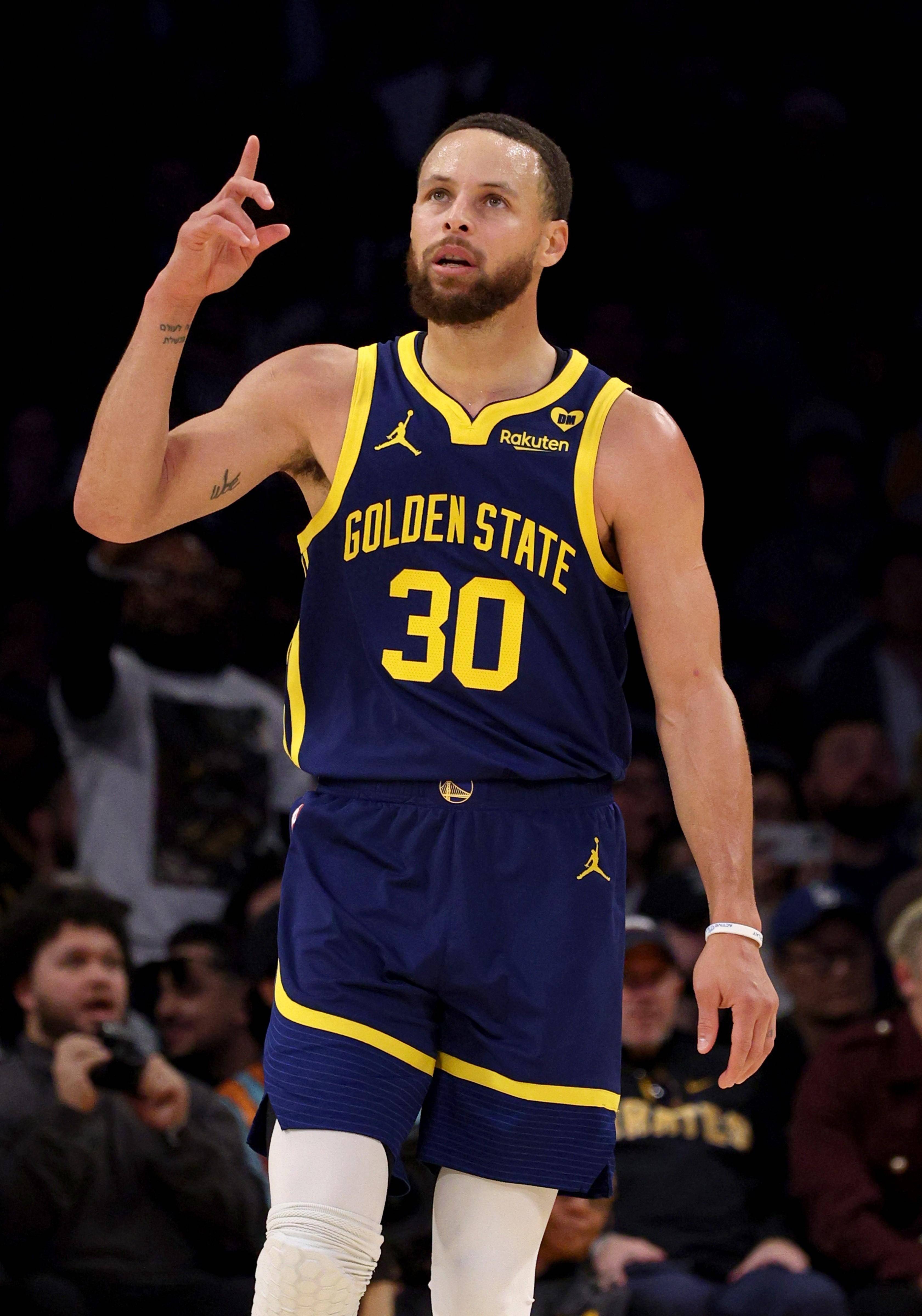 也折射出他 也折射出他