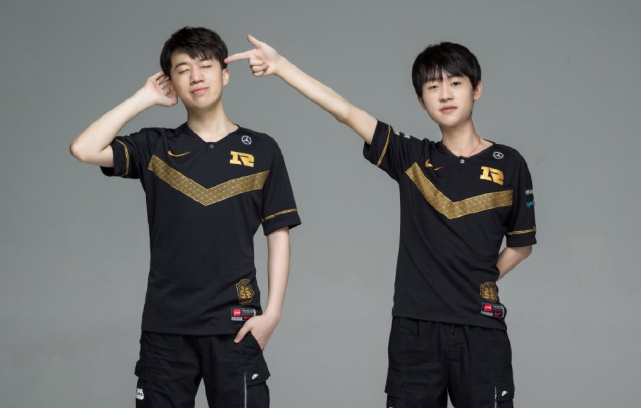 钩球运动生 钩球运动生